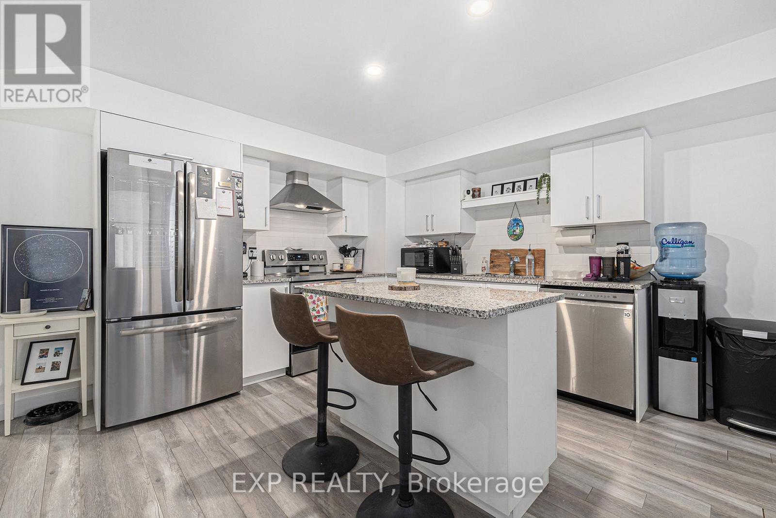












41 BANK STREET

,
Russell,




Ontario
K4R1A9

