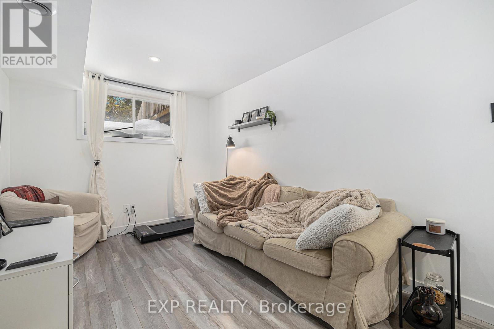 












41 BANK STREET

,
Russell,




Ontario
K4R1A9

