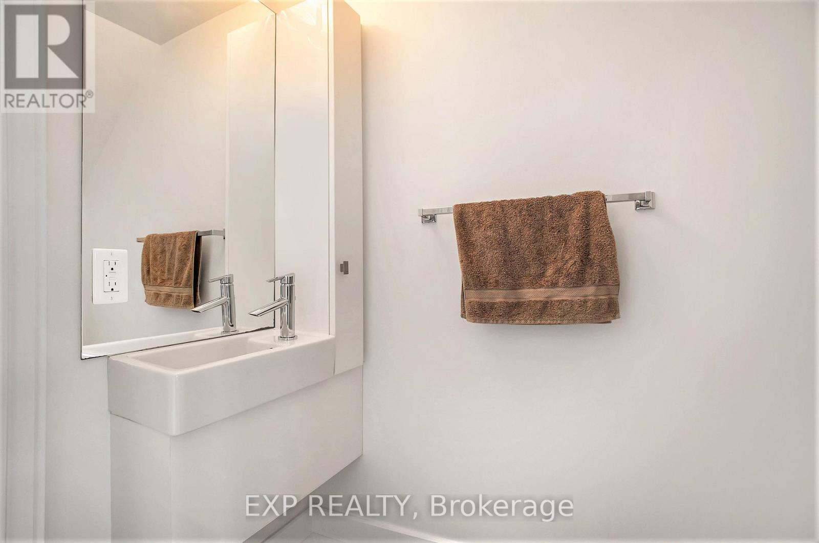 












202 - 197 LISGAR STREET

,
Ottawa,




Ontario
K2P0C3

