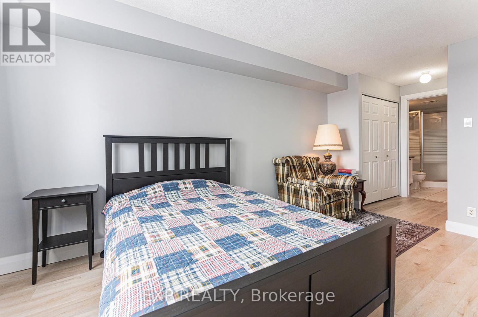 












1106 - 429 SOMERSET STREET W

,
Ottawa,




Ontario
K2P2P5

