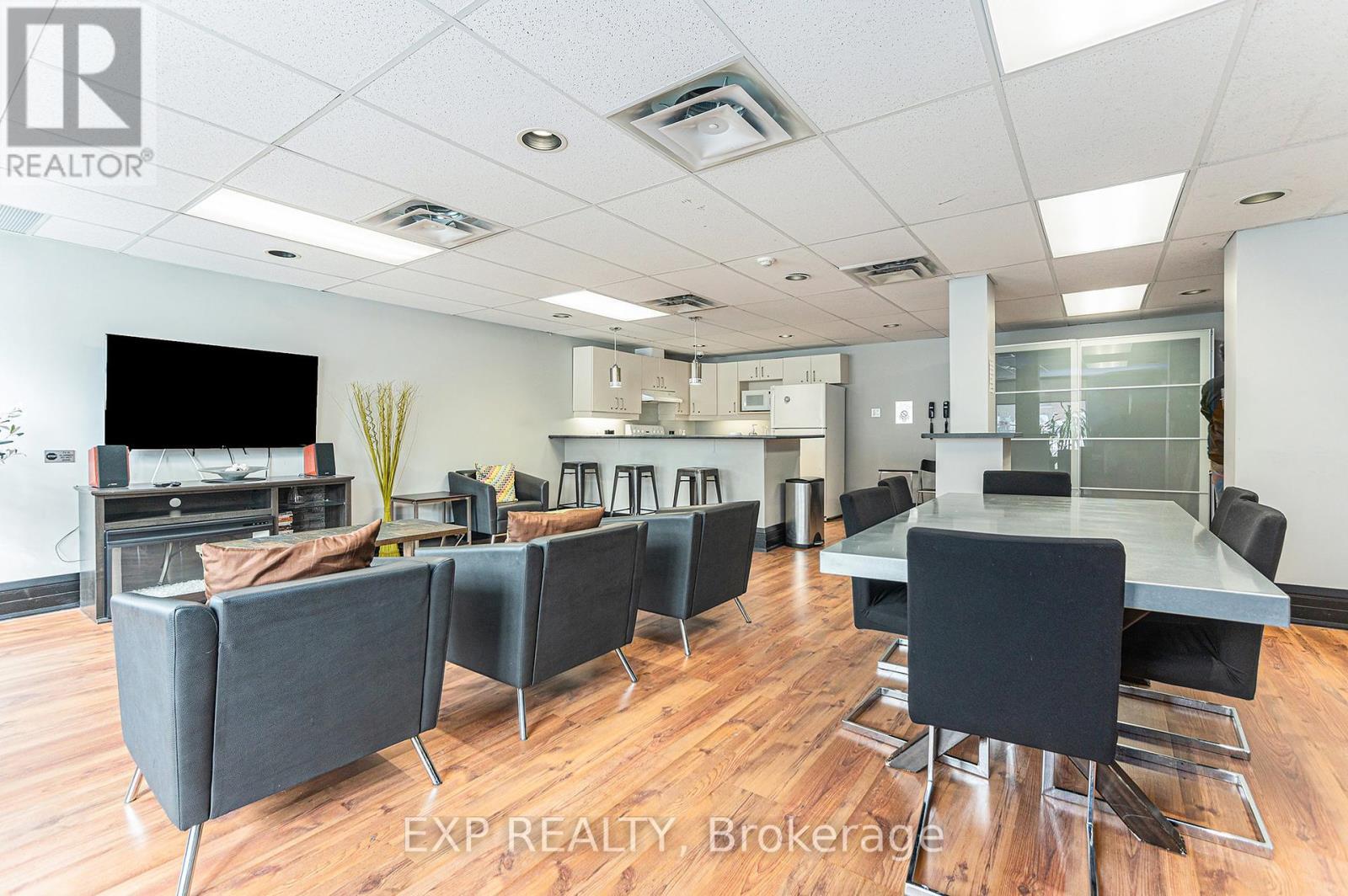 












1106 - 429 SOMERSET STREET W

,
Ottawa,




Ontario
K2P2P5

