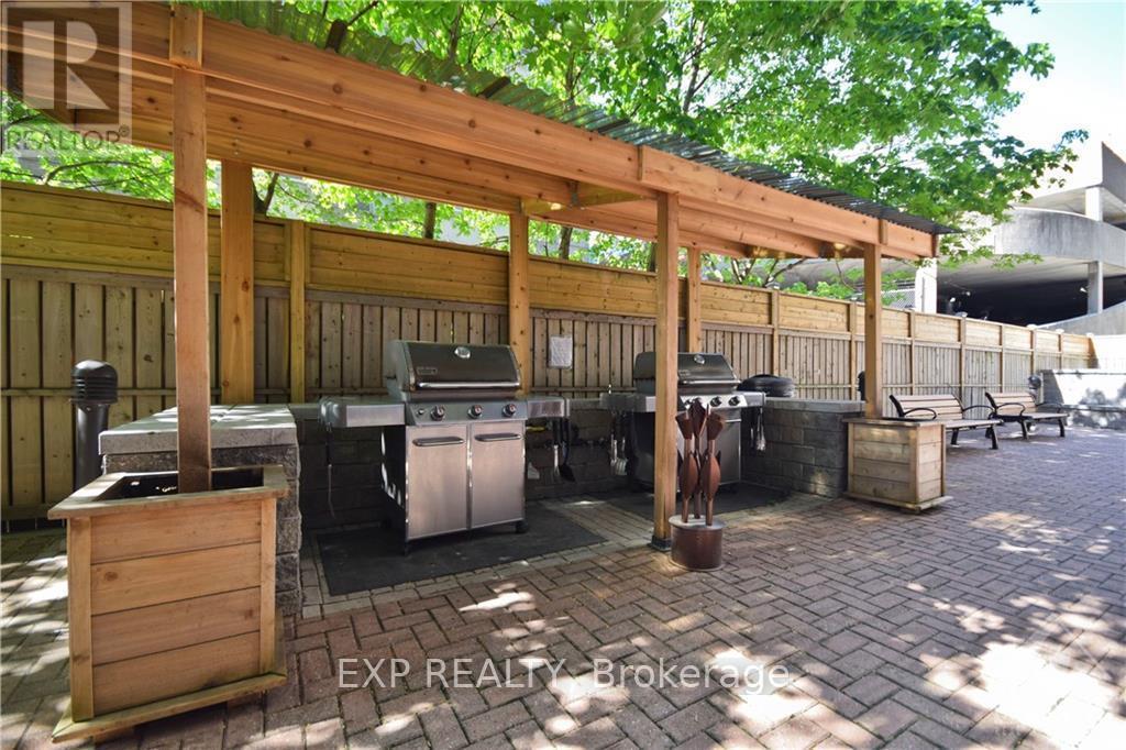 












1106 - 429 SOMERSET STREET W

,
Ottawa,




Ontario
K2P2P5

