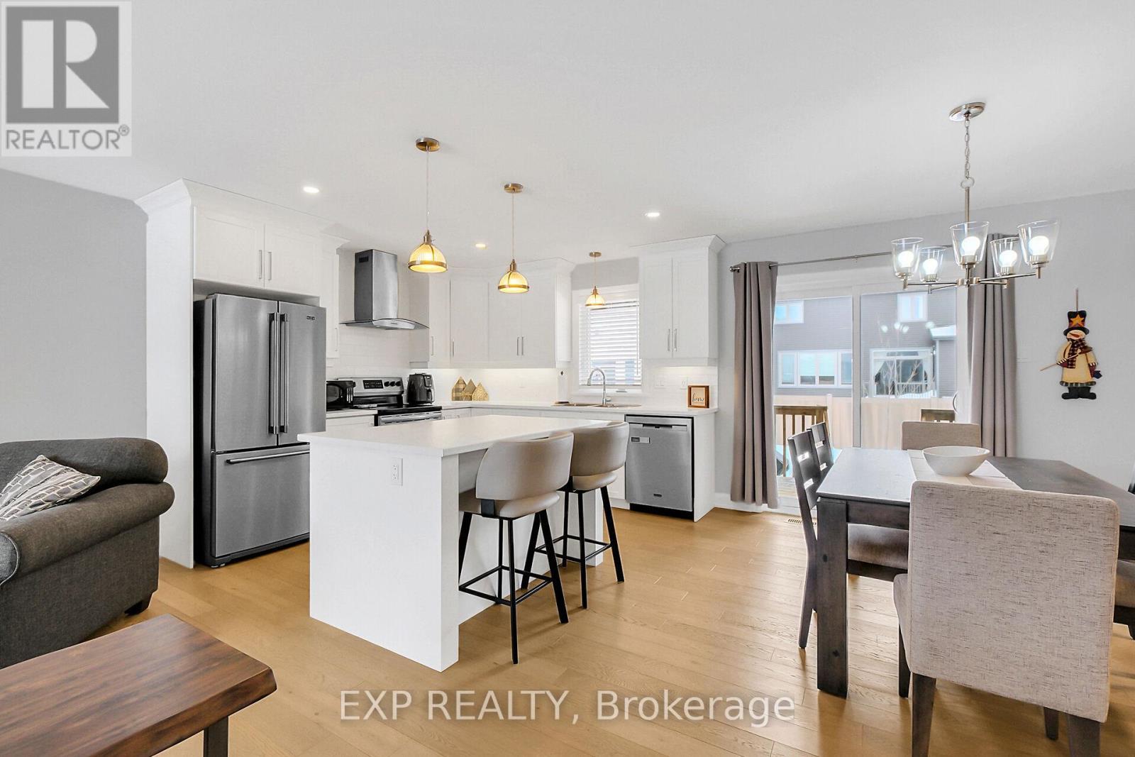 












246 STATION TRAIL

,
Russell,




Ontario
K4R0C9

