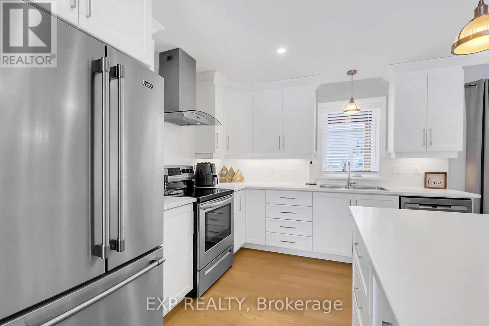 












246 STATION TRAIL

,
Russell,




Ontario
K4R0C9

