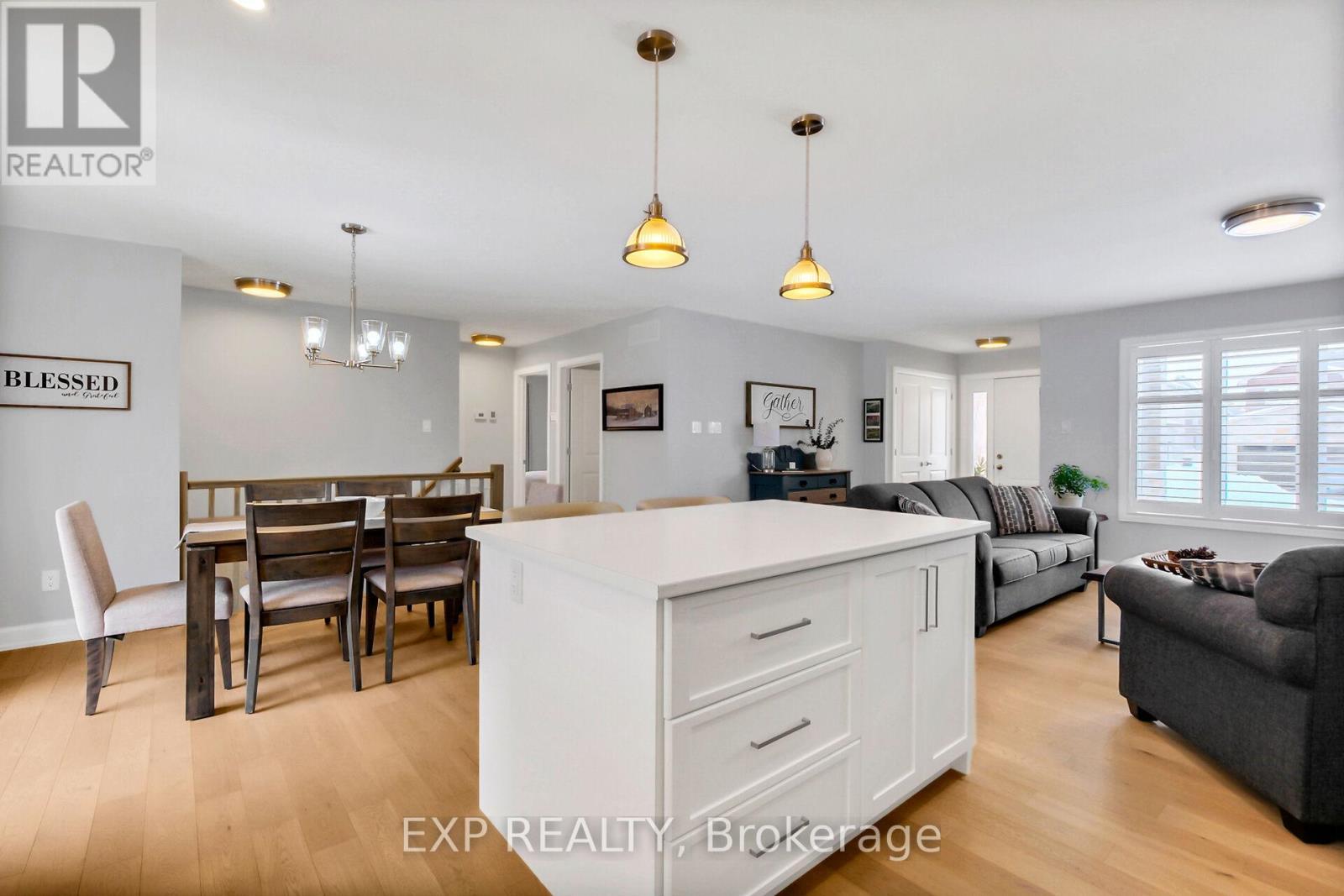 












246 STATION TRAIL

,
Russell,




Ontario
K4R0C9


