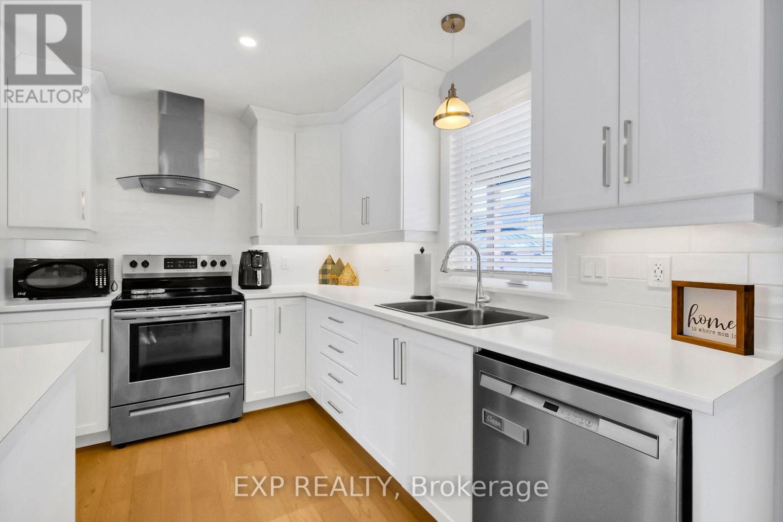 












246 STATION TRAIL

,
Russell,




Ontario
K4R0C9

