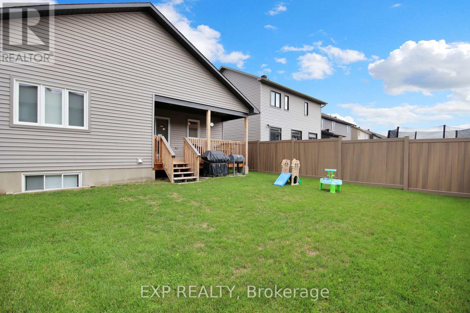 












246 STATION TRAIL

,
Russell,




Ontario
K4R0C9

