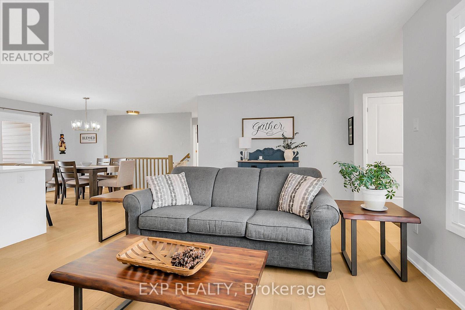 












246 STATION TRAIL

,
Russell,




Ontario
K4R0C9

