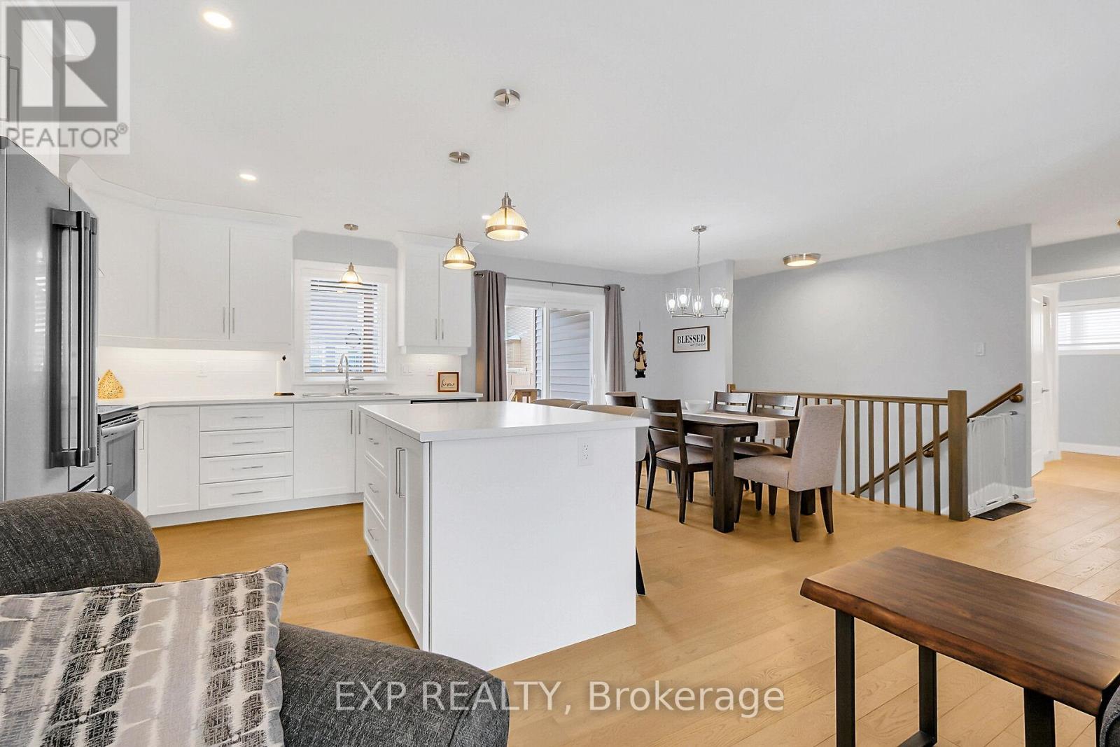 












246 STATION TRAIL

,
Russell,




Ontario
K4R0C9

