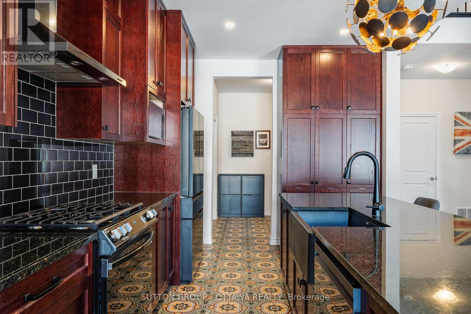 












604 ENCLAVE LANE

,
Clarence-Rockland,




Ontario
K4K0M8

