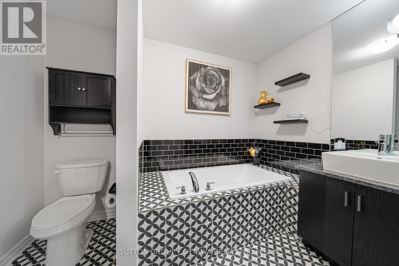 












604 ENCLAVE LANE

,
Clarence-Rockland,




Ontario
K4K0M8

