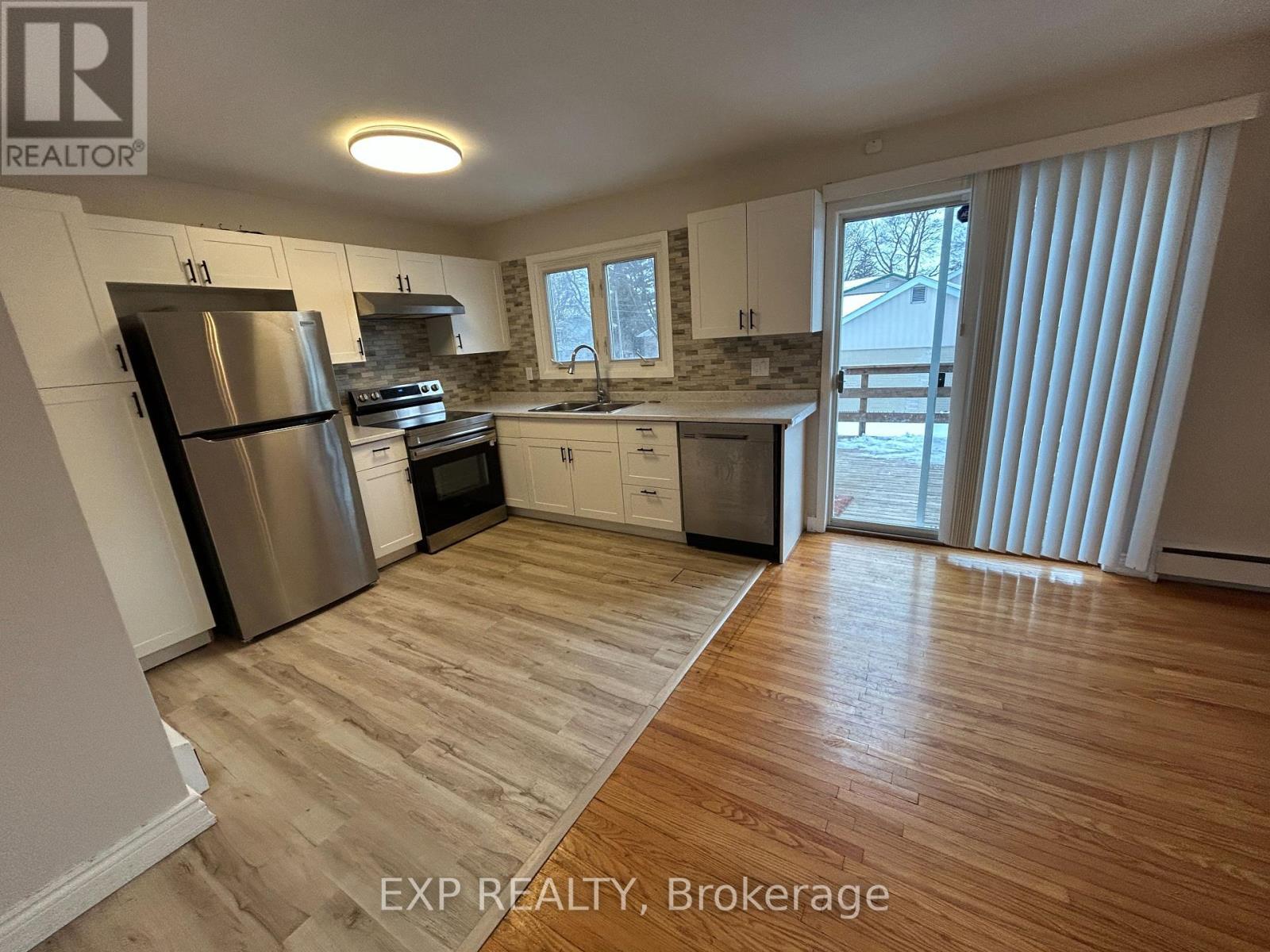 












24 OXFORD AVENUE

,
Brockville,




Ontario
K6V3H2

