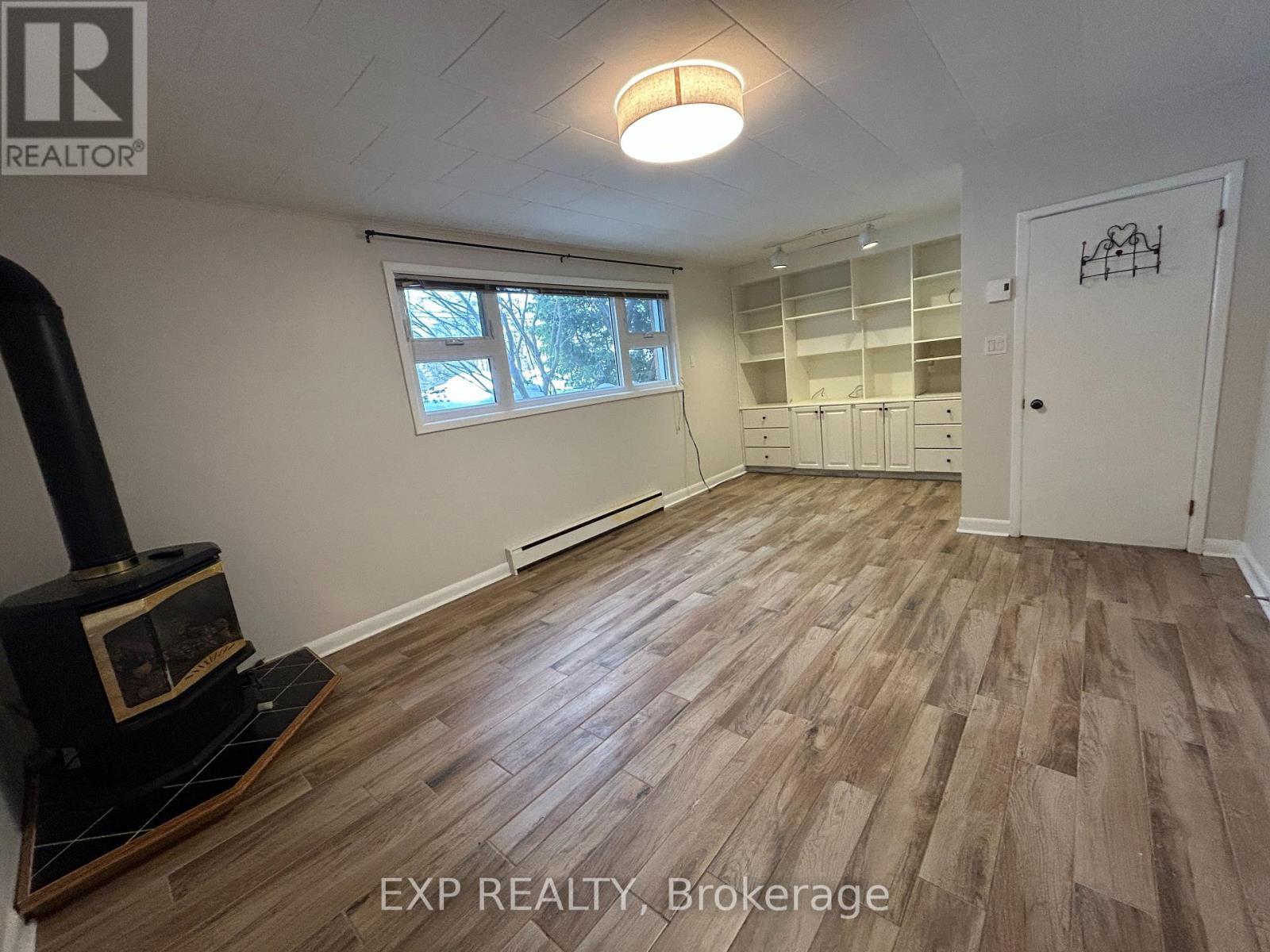 












24 OXFORD AVENUE

,
Brockville,




Ontario
K6V3H2

