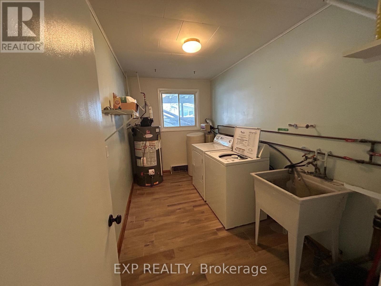 












24 OXFORD AVENUE

,
Brockville,




Ontario
K6V3H2

