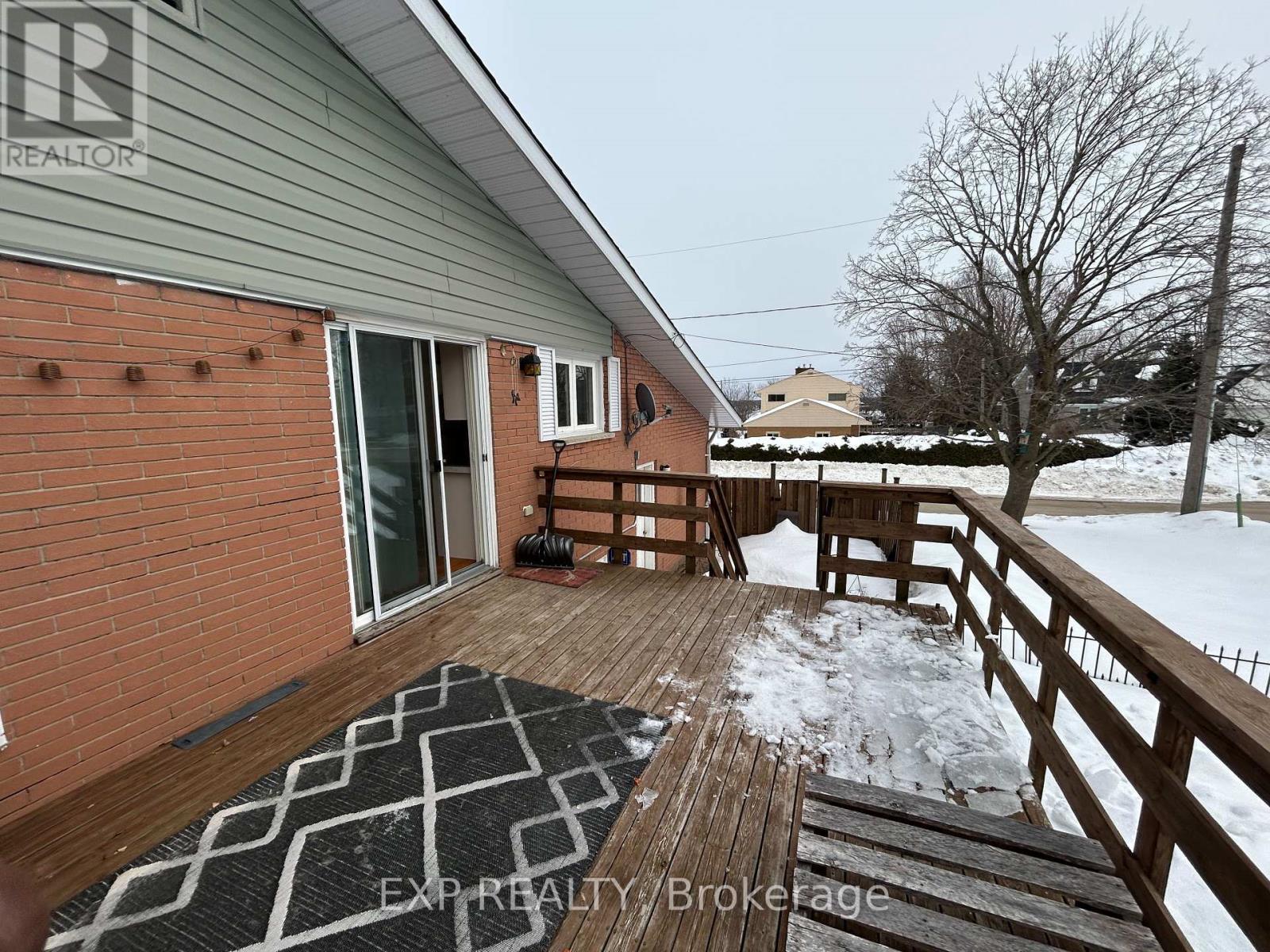 












24 OXFORD AVENUE

,
Brockville,




Ontario
K6V3H2


