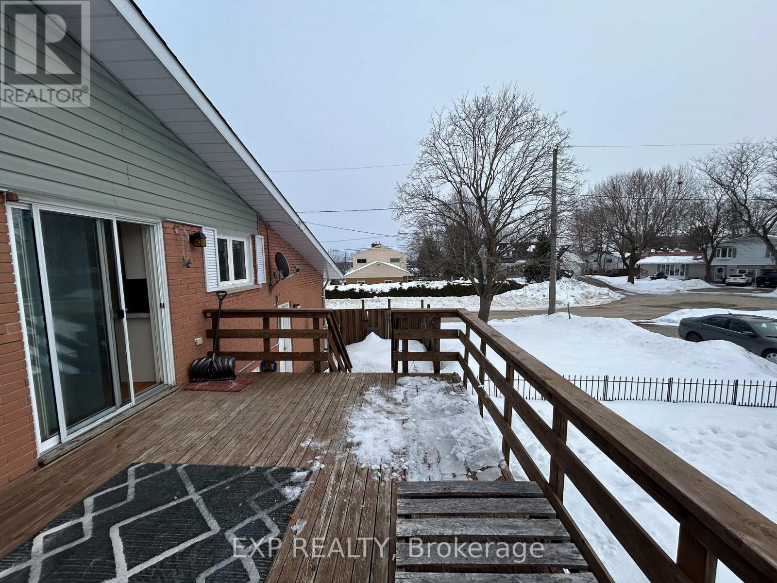












24 OXFORD AVENUE

,
Brockville,




Ontario
K6V3H2


