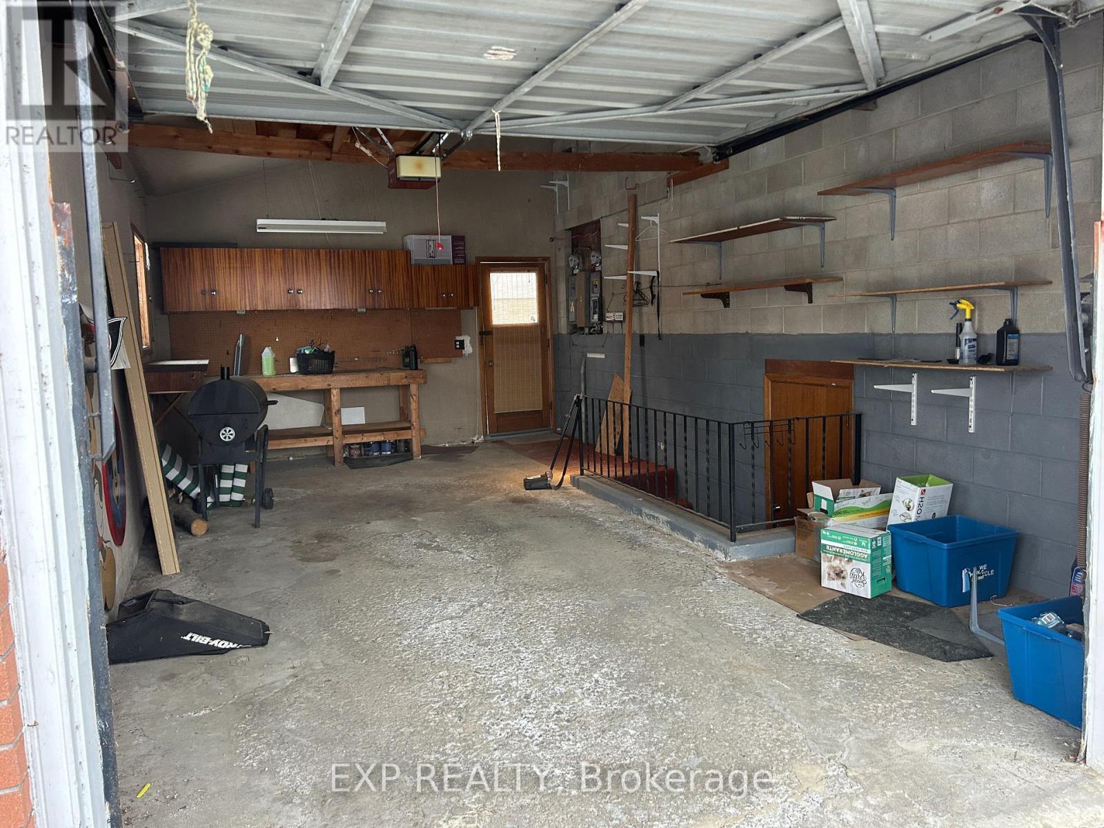 












24 OXFORD AVENUE

,
Brockville,




Ontario
K6V3H2

