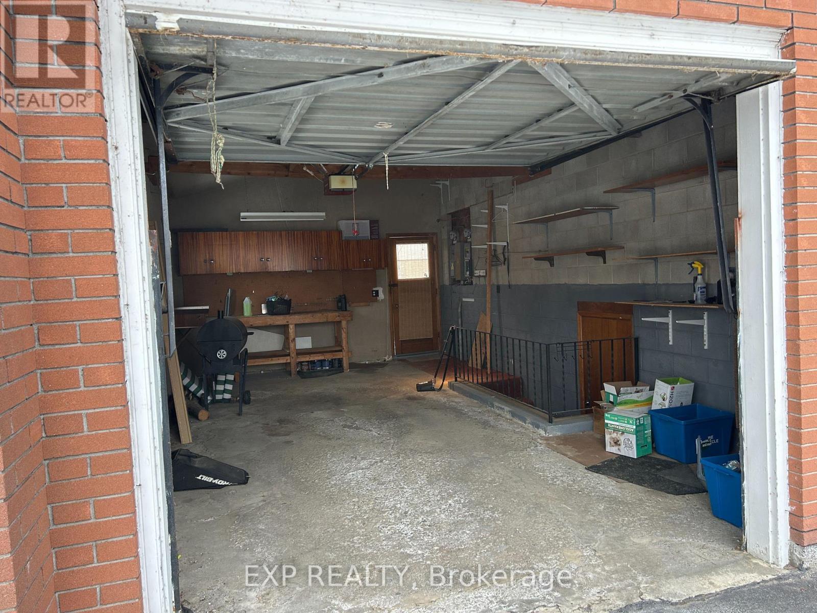 












24 OXFORD AVENUE

,
Brockville,




Ontario
K6V3H2

