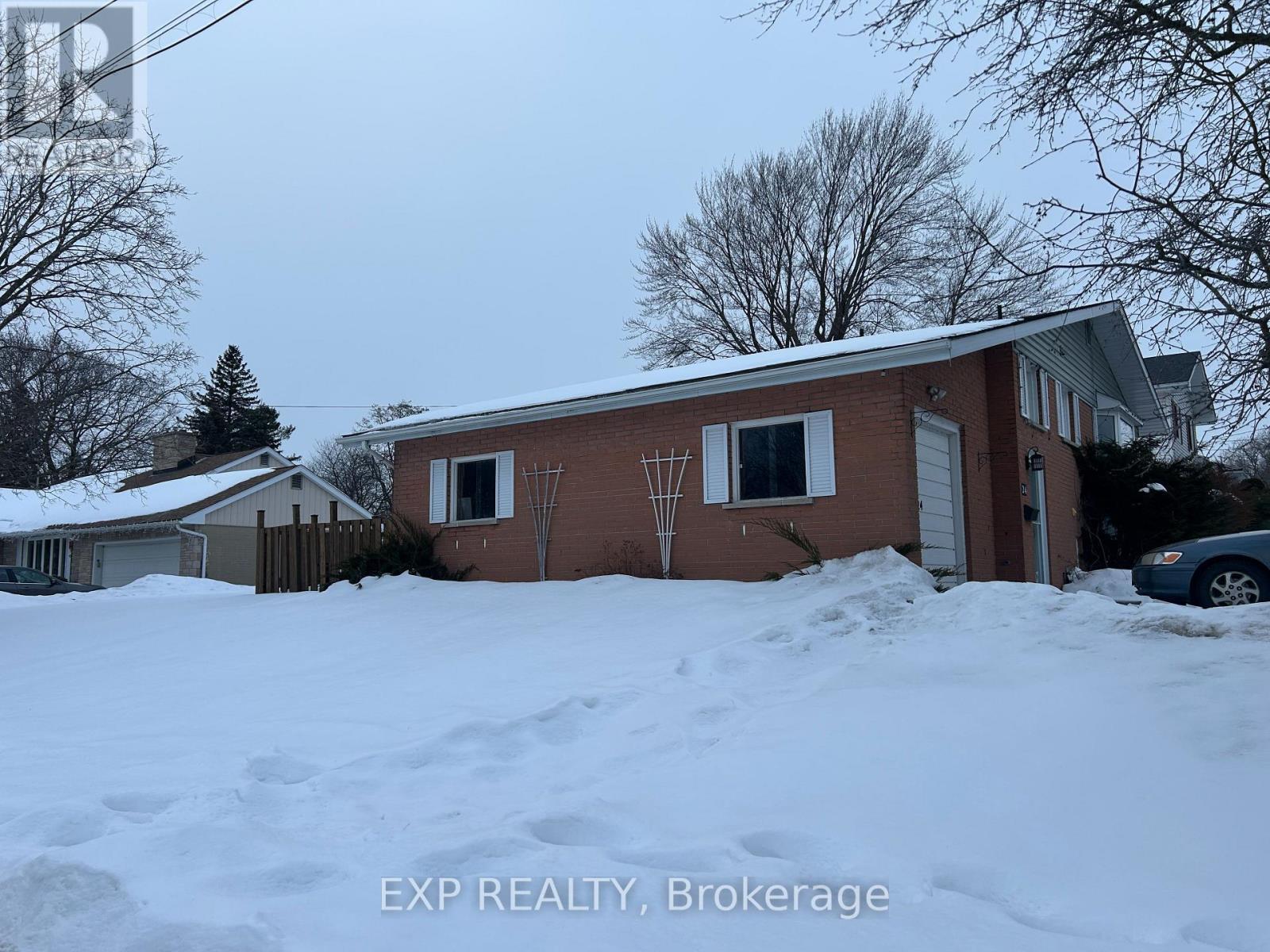 












24 OXFORD AVENUE

,
Brockville,




Ontario
K6V3H2

