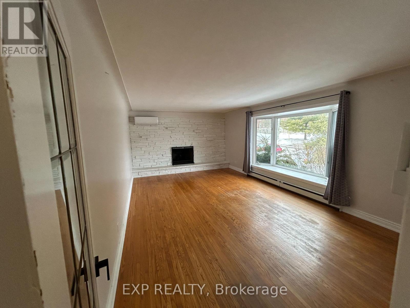 












24 OXFORD AVENUE

,
Brockville,




Ontario
K6V3H2

