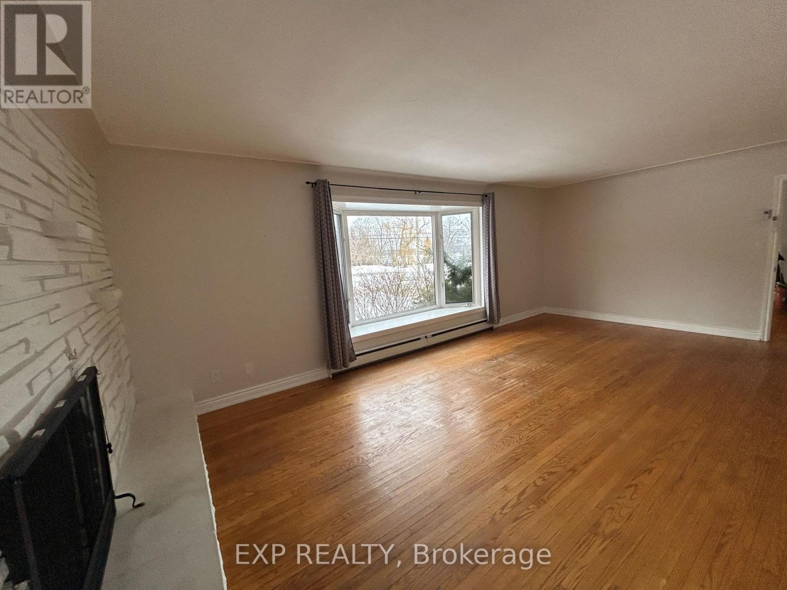 












24 OXFORD AVENUE

,
Brockville,




Ontario
K6V3H2

