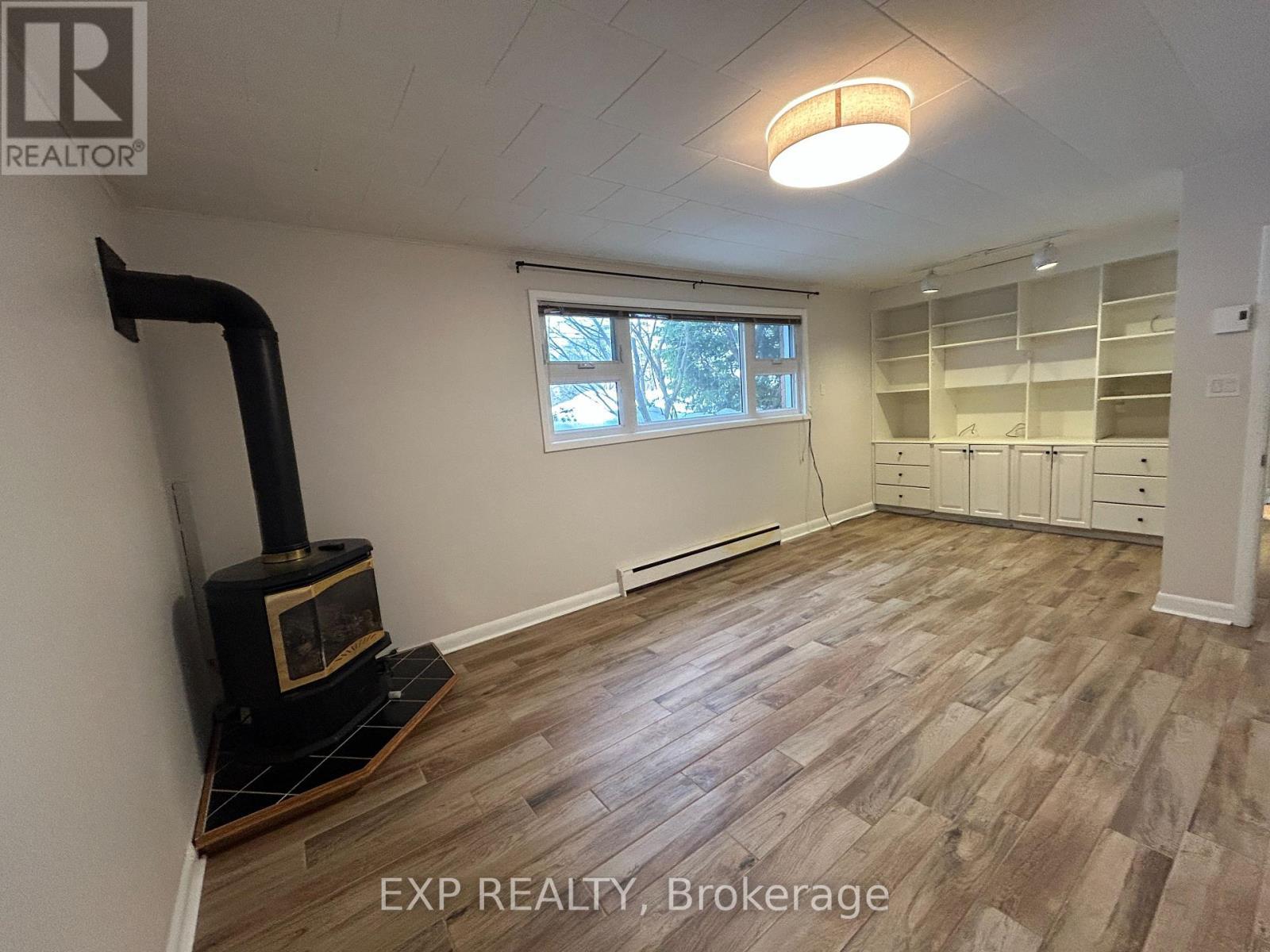 












24 OXFORD AVENUE

,
Brockville,




Ontario
K6V3H2

