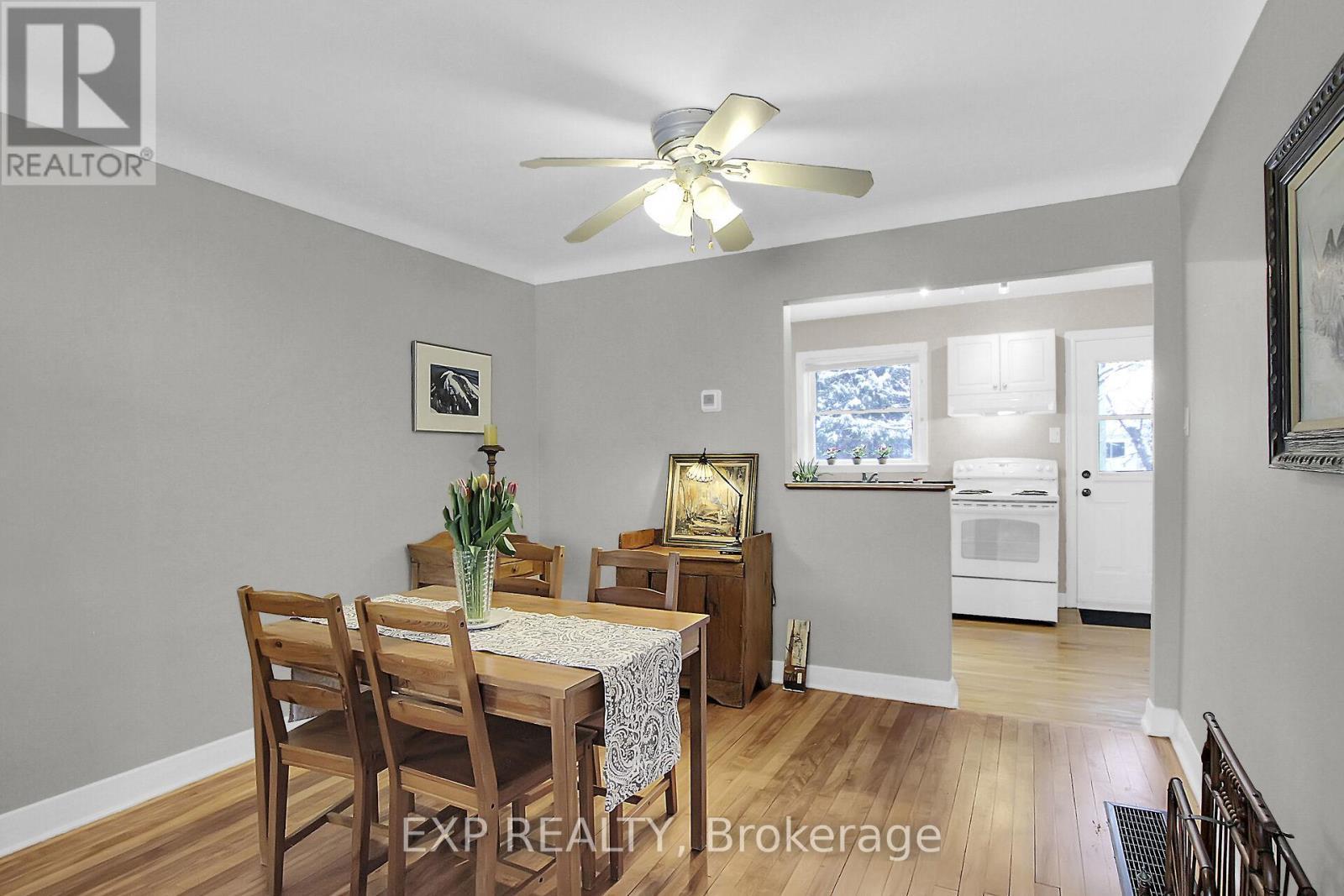 












212 WESTHAVEN CRESCENT

,
Ottawa,




Ontario
K1Z7G3

