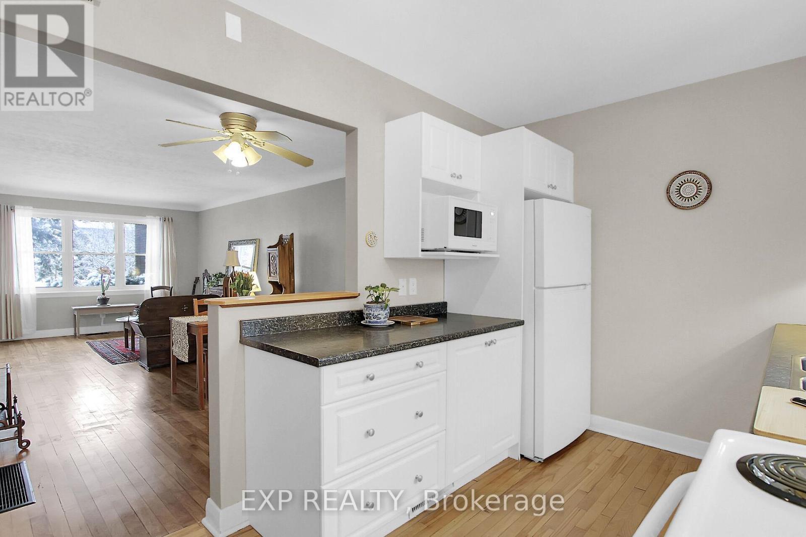 












212 WESTHAVEN CRESCENT

,
Ottawa,




Ontario
K1Z7G3

