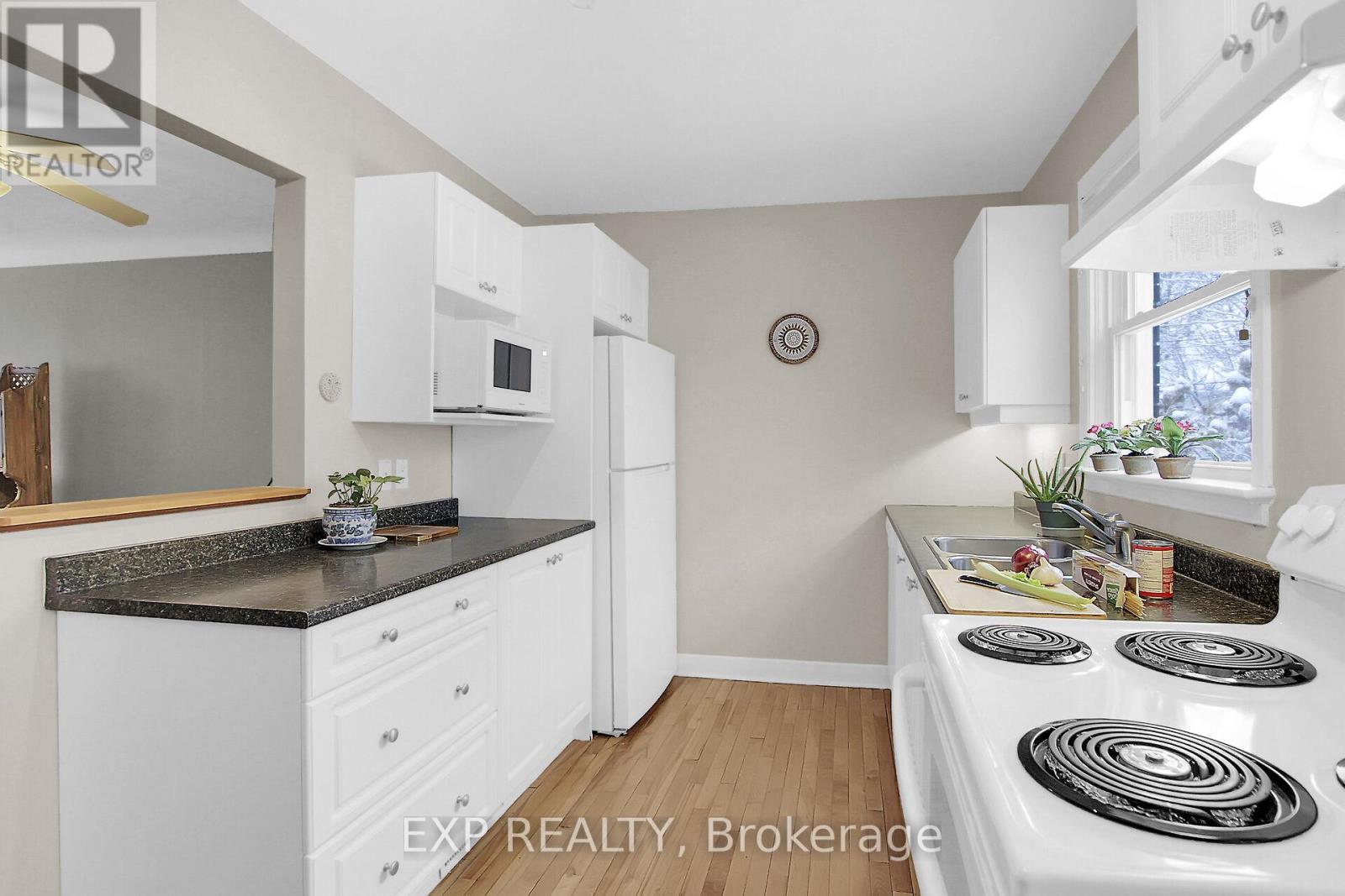 












212 WESTHAVEN CRESCENT

,
Ottawa,




Ontario
K1Z7G3

