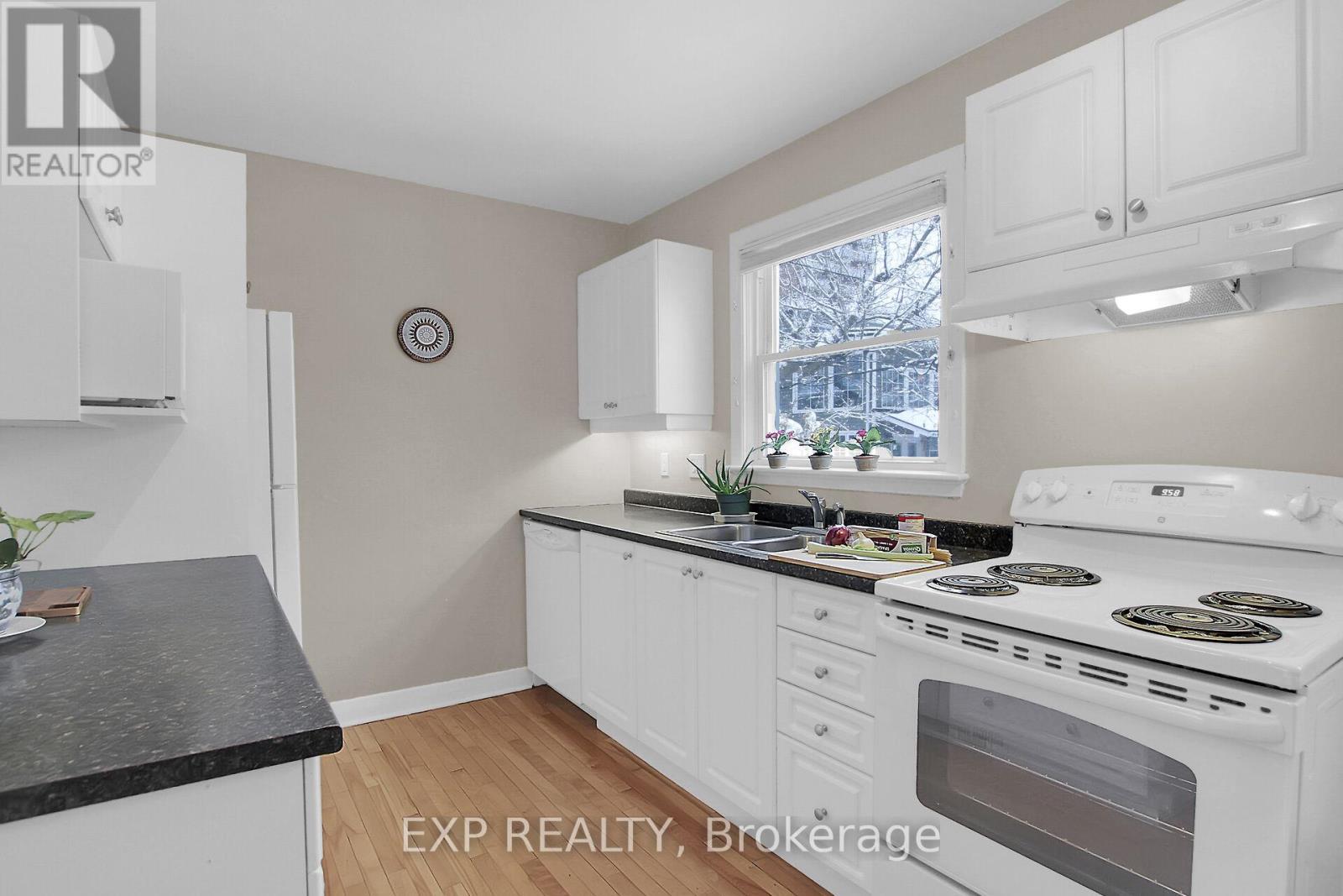 












212 WESTHAVEN CRESCENT

,
Ottawa,




Ontario
K1Z7G3

