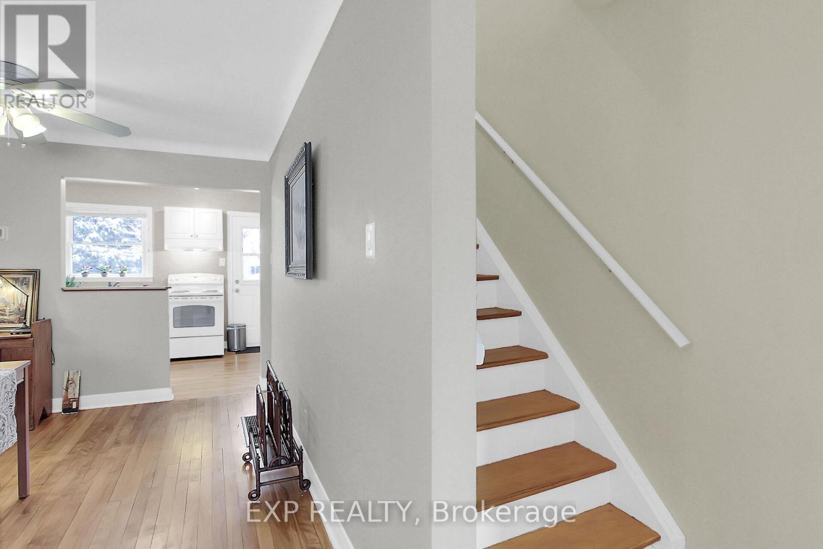 












212 WESTHAVEN CRESCENT

,
Ottawa,




Ontario
K1Z7G3

