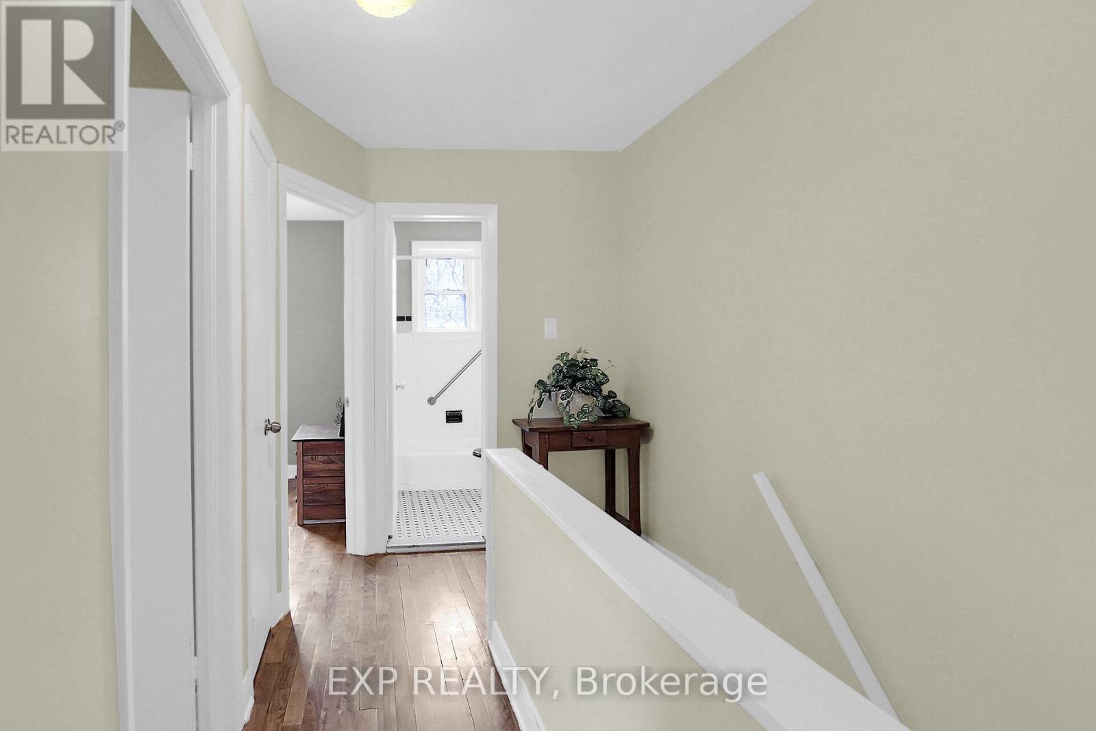 












212 WESTHAVEN CRESCENT

,
Ottawa,




Ontario
K1Z7G3

