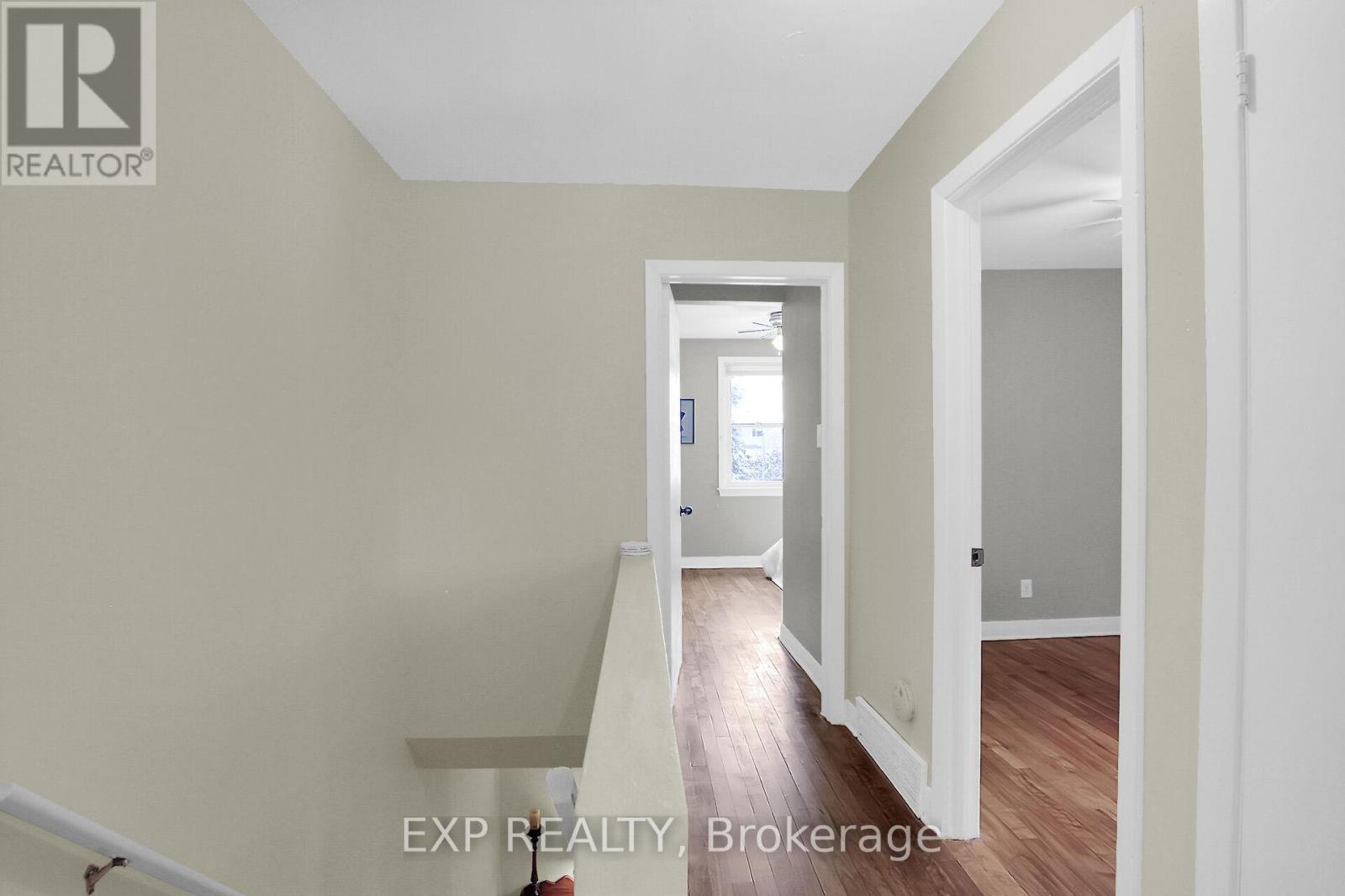 












212 WESTHAVEN CRESCENT

,
Ottawa,




Ontario
K1Z7G3

