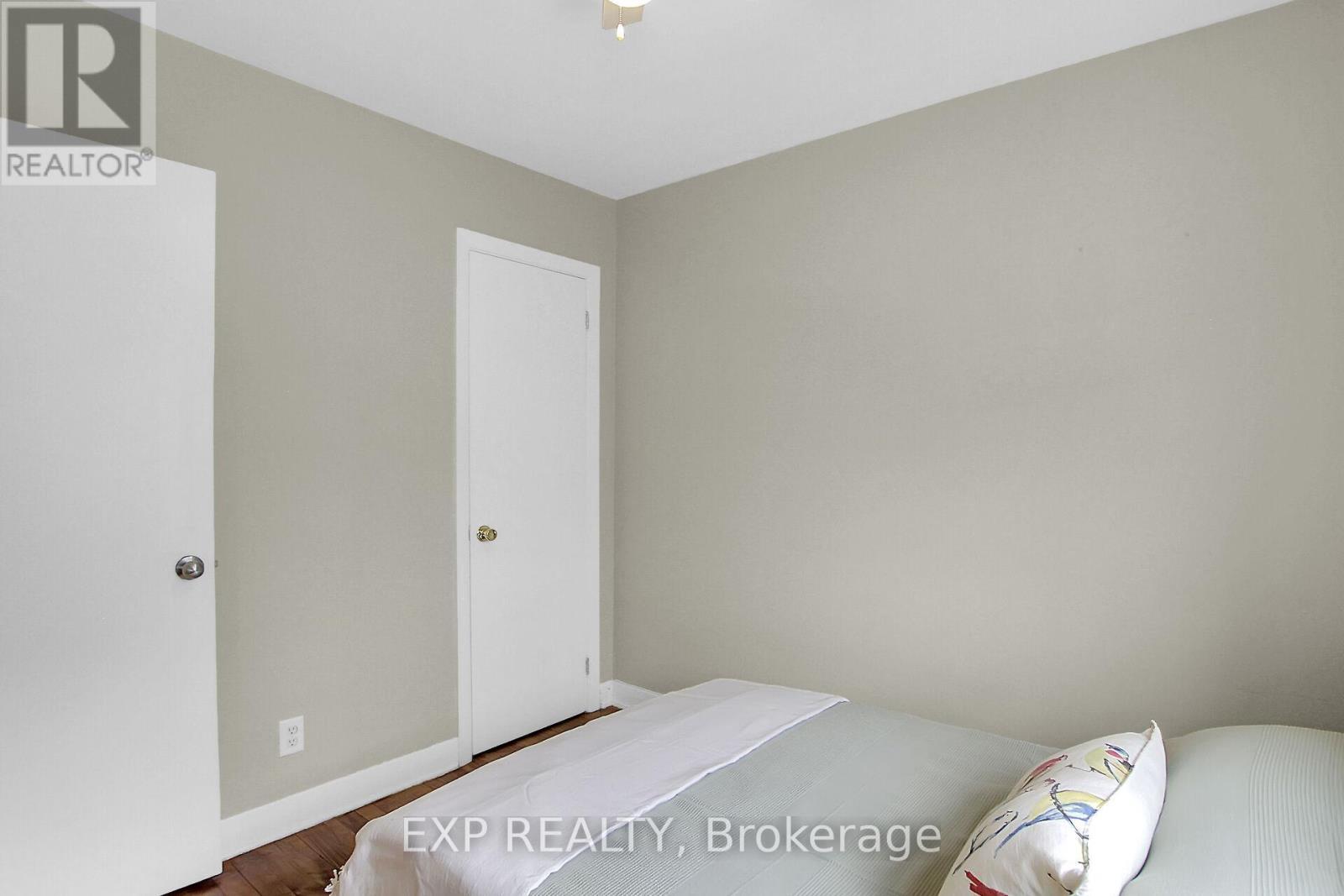 












212 WESTHAVEN CRESCENT

,
Ottawa,




Ontario
K1Z7G3

