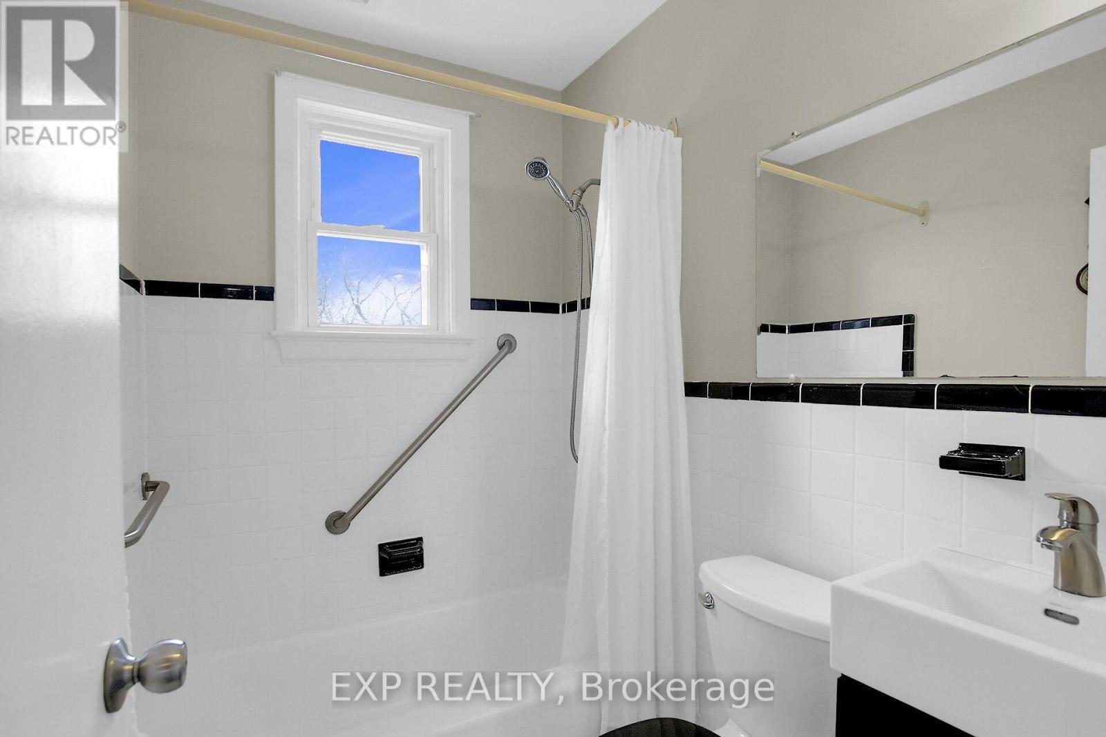 












212 WESTHAVEN CRESCENT

,
Ottawa,




Ontario
K1Z7G3

