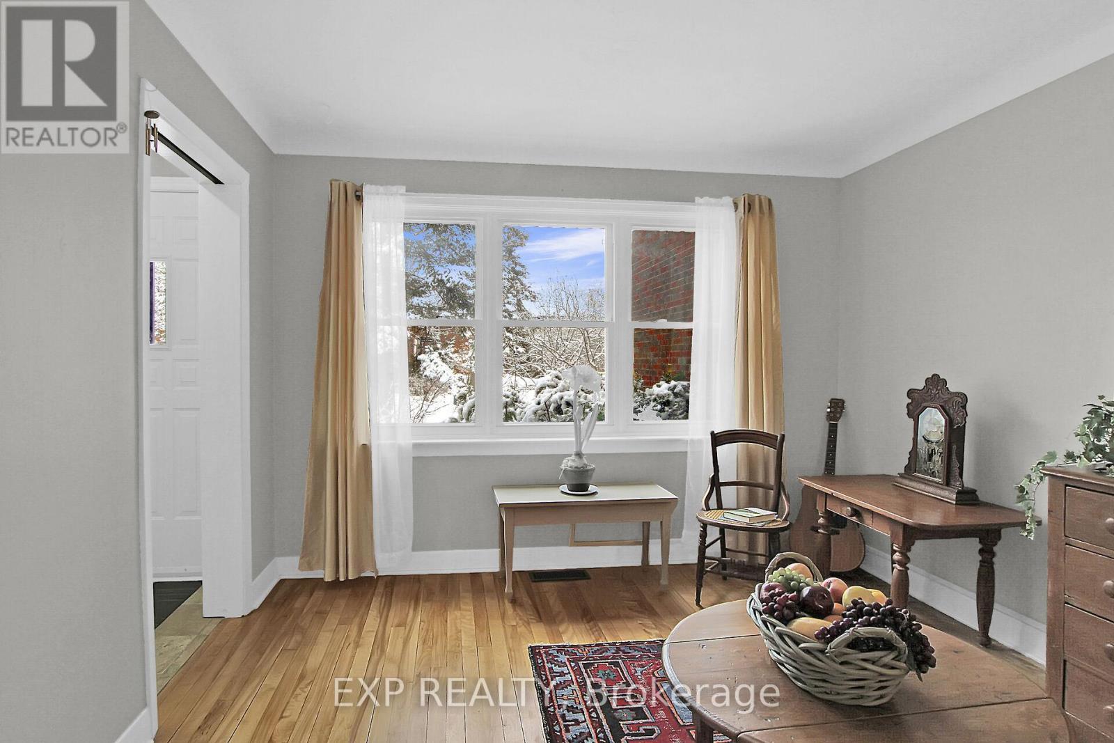 












212 WESTHAVEN CRESCENT

,
Ottawa,




Ontario
K1Z7G3

