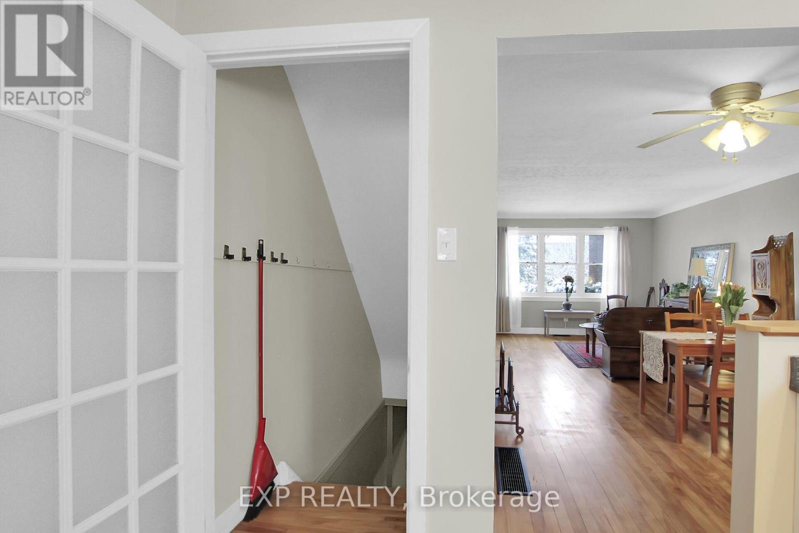 












212 WESTHAVEN CRESCENT

,
Ottawa,




Ontario
K1Z7G3

