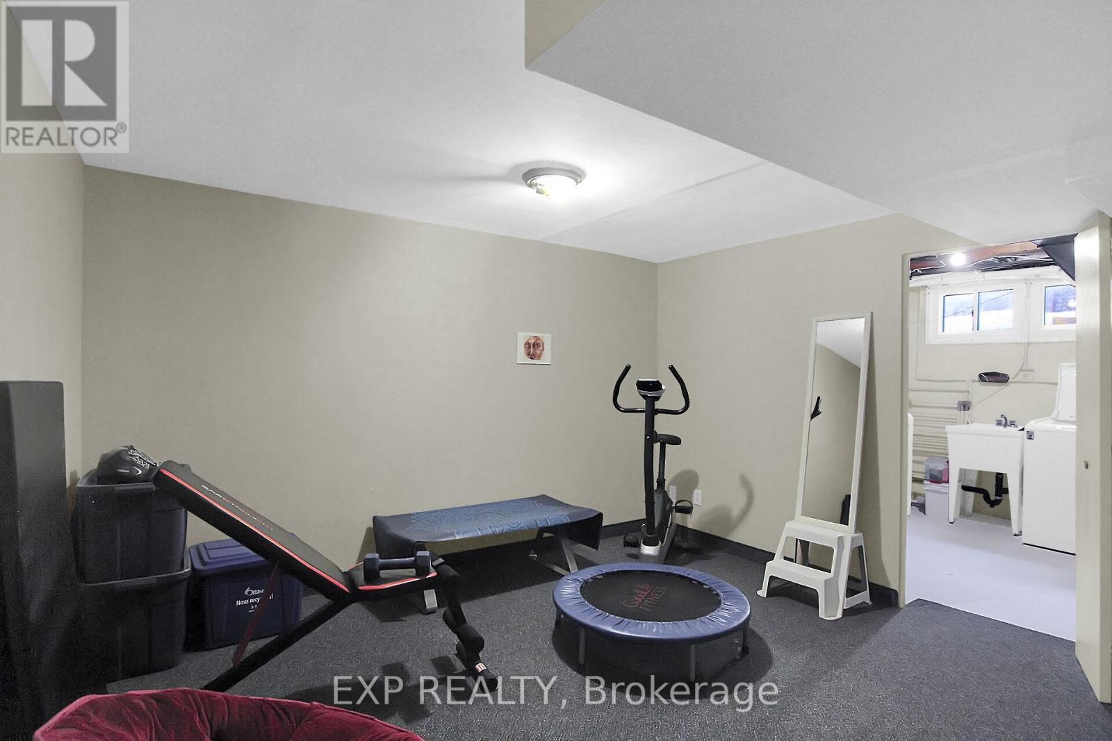 












212 WESTHAVEN CRESCENT

,
Ottawa,




Ontario
K1Z7G3

