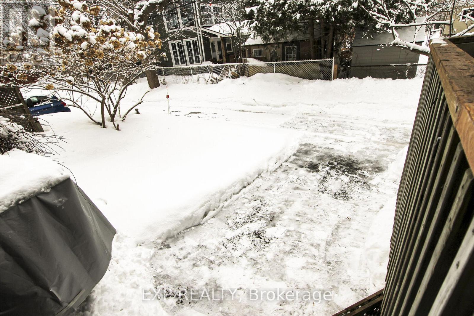 












212 WESTHAVEN CRESCENT

,
Ottawa,




Ontario
K1Z7G3

