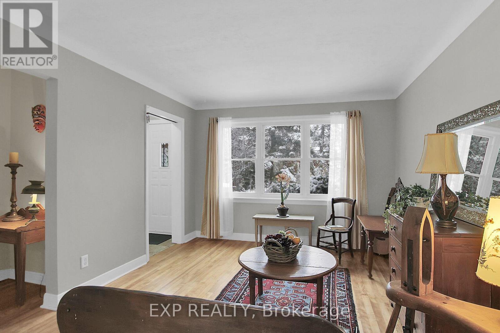 












212 WESTHAVEN CRESCENT

,
Ottawa,




Ontario
K1Z7G3

