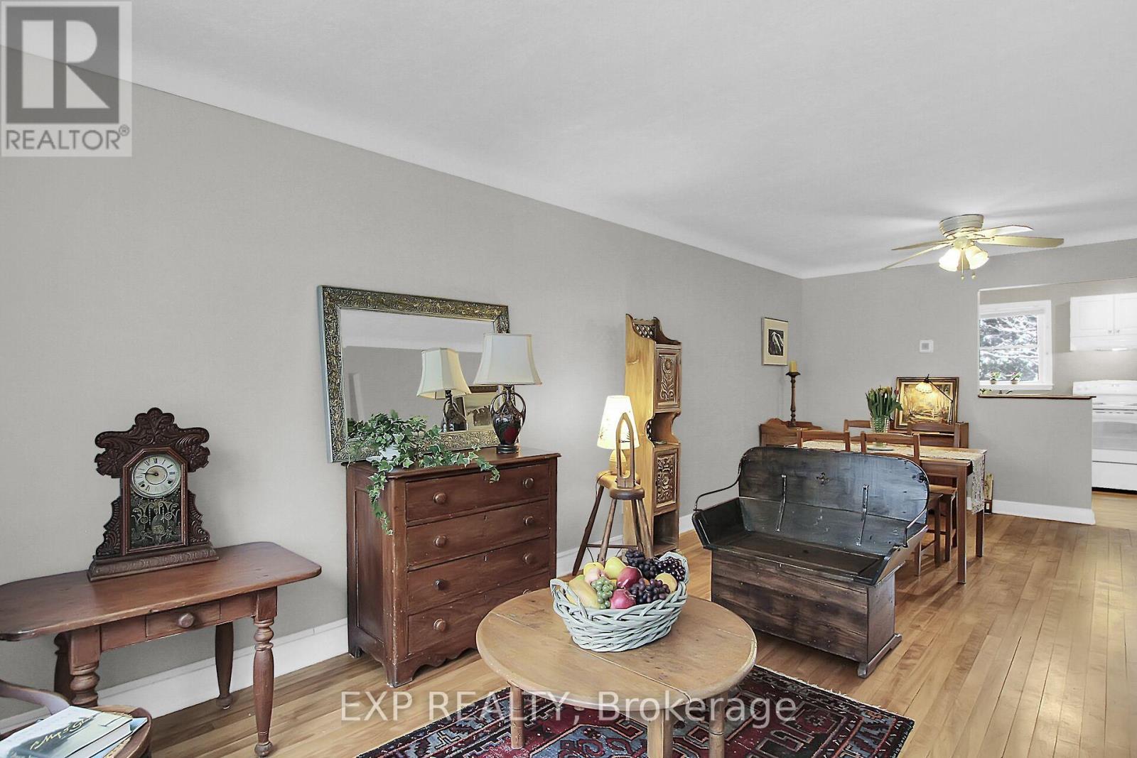 












212 WESTHAVEN CRESCENT

,
Ottawa,




Ontario
K1Z7G3

