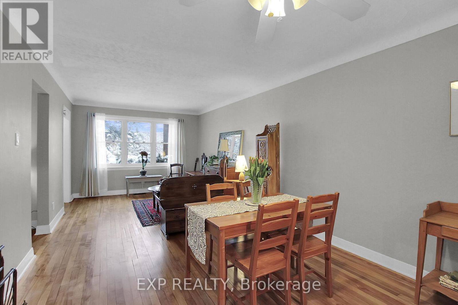 












212 WESTHAVEN CRESCENT

,
Ottawa,




Ontario
K1Z7G3

