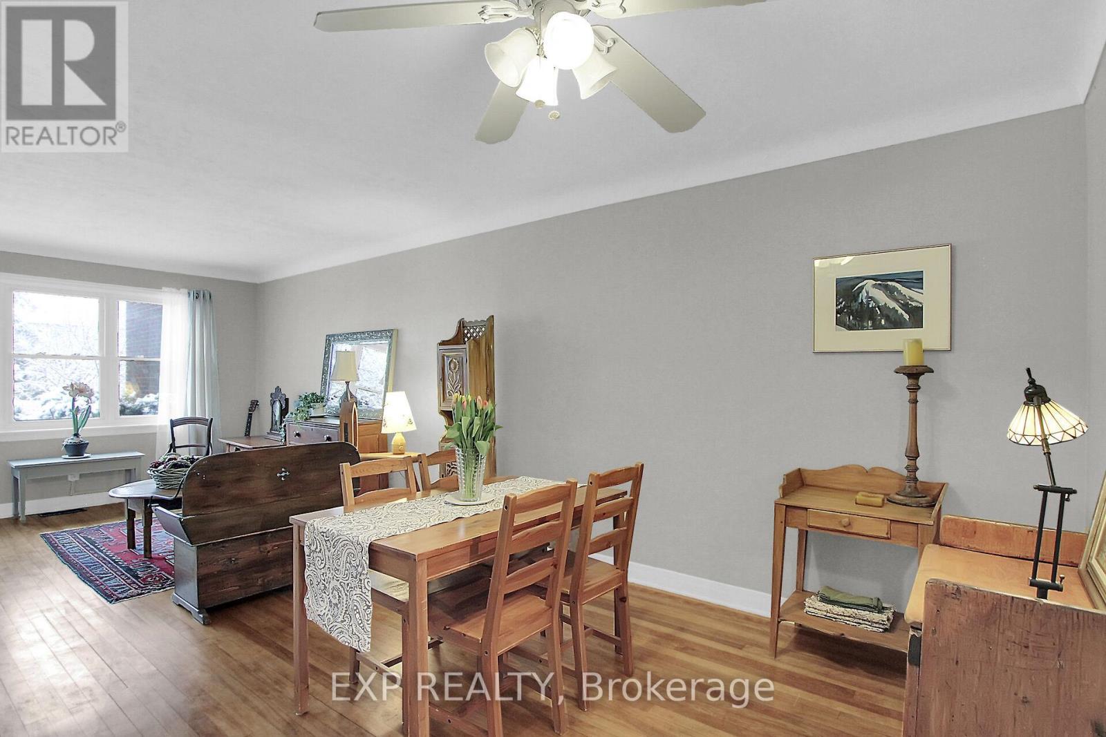 












212 WESTHAVEN CRESCENT

,
Ottawa,




Ontario
K1Z7G3

