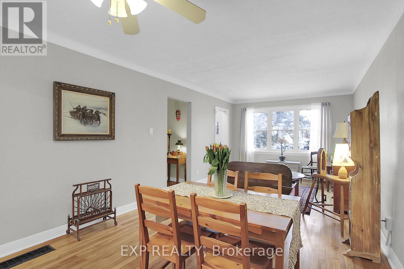 












212 WESTHAVEN CRESCENT

,
Ottawa,




Ontario
K1Z7G3

