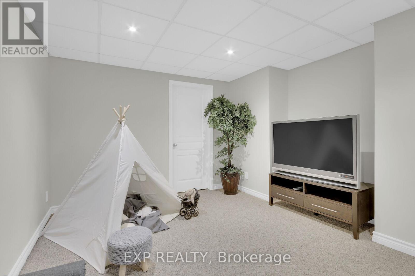 












6654 STILLWOOD DRIVE

,
Ottawa,




Ontario
K0A2T0

