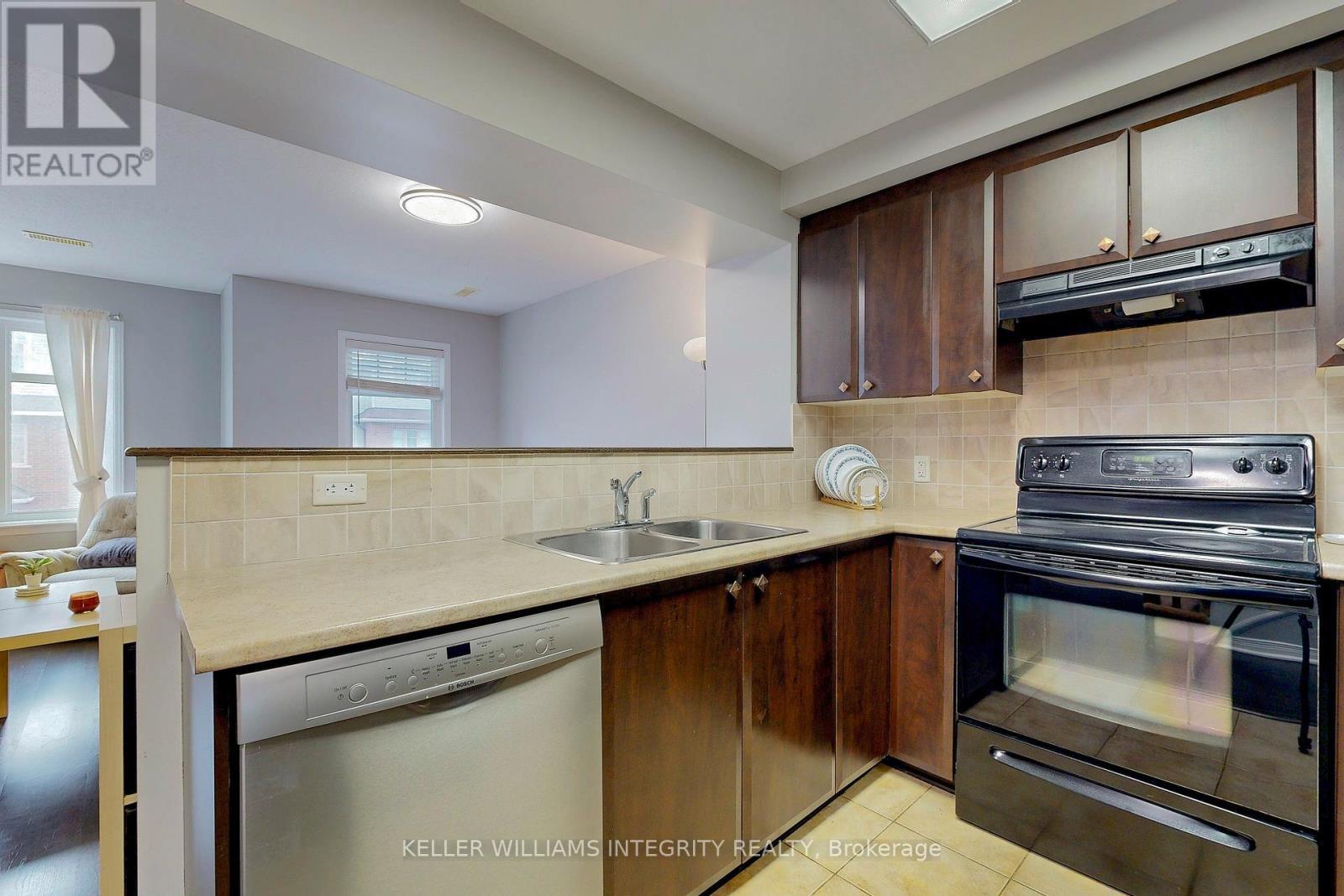 












10 - 638 REARDON

,
Ottawa,




Ontario
K1V2K9

