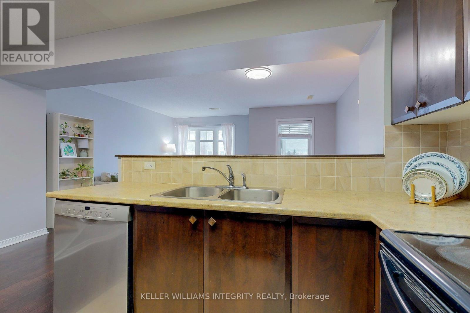 












10 - 638 REARDON

,
Ottawa,




Ontario
K1V2K9

