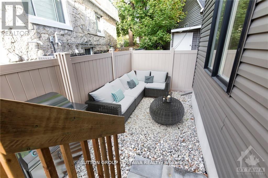 












571 MUTUAL STREET

,
Ottawa,




Ontario
K1K1C5

