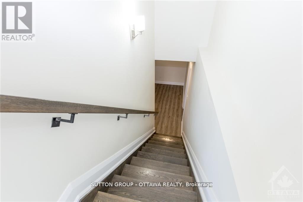 












571 MUTUAL STREET

,
Ottawa,




Ontario
K1K1C5

