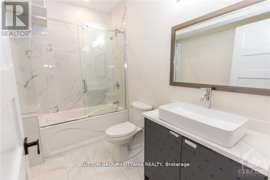 












571 MUTUAL STREET

,
Ottawa,




Ontario
K1K1C5


